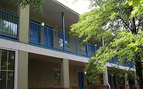 Magnolia Bay Hotel & Suites